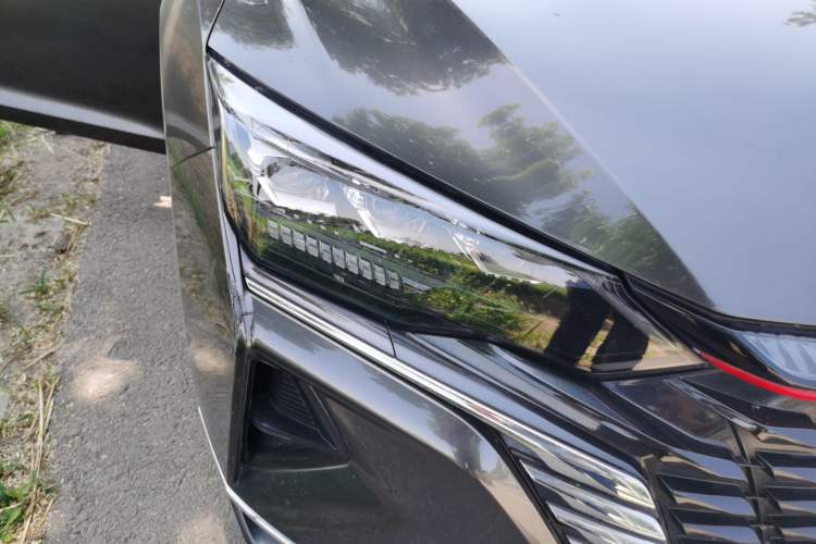 Used Dongfeng Aeolus Yixuan MAX 2021 1.5T Ultra-Stylish Trendsetter Edition Right Front Headlight