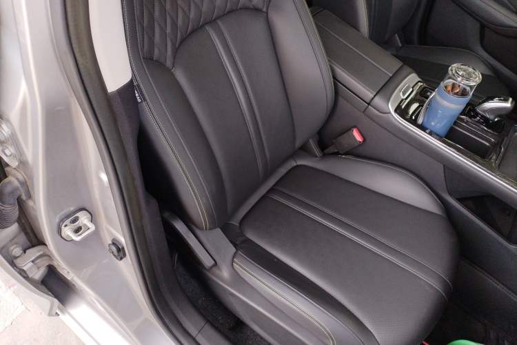 Used Dongfeng Aeolus Yixuan MAX 2021 Super-Efficient Dad Hybrid Edition Right Front Seat