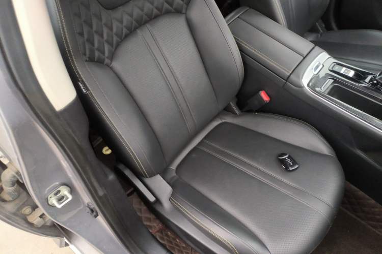 Used Dongfeng Aeolus Yixuan MAX 2021 Super-Efficient Dad Hybrid Edition Right Front Seat