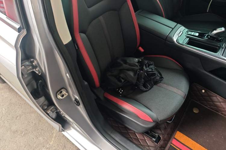 Used Dongfeng Aeolus Yixuan MAX 2021 1.5T Super-Powered Dad Edition Right Front Seat