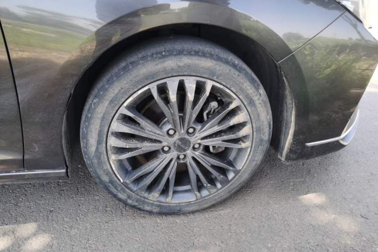 Used Dongfeng Aeolus Yixuan MAX 2021 1.5T Ultra-Stylish Trendsetter Edition Right Front Wheel Hub
