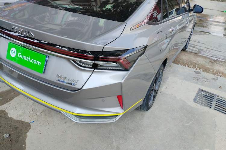 Used Dongfeng Aeolus Yixuan MAX 2021 Super-Efficient Dad Hybrid Edition Right Rear Taillight
