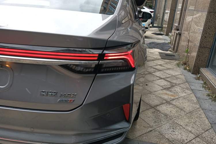 Used Dongfeng Aeolus Yixuan MAX 2021 1.5T Super-Powered Dad Edition Right Rear Taillight