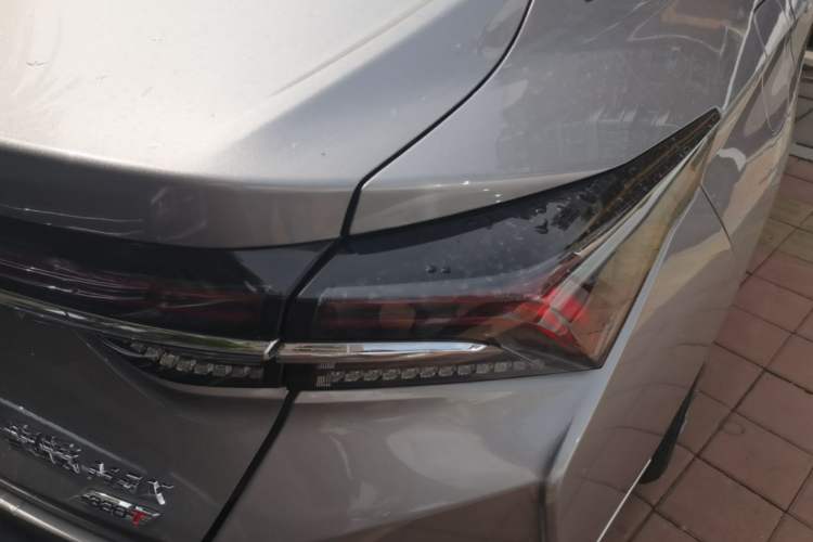 Used Dongfeng Aeolus Yixuan MAX 2021 1.5T Ultra-Stylish Trendsetter Edition Right Rear Taillight