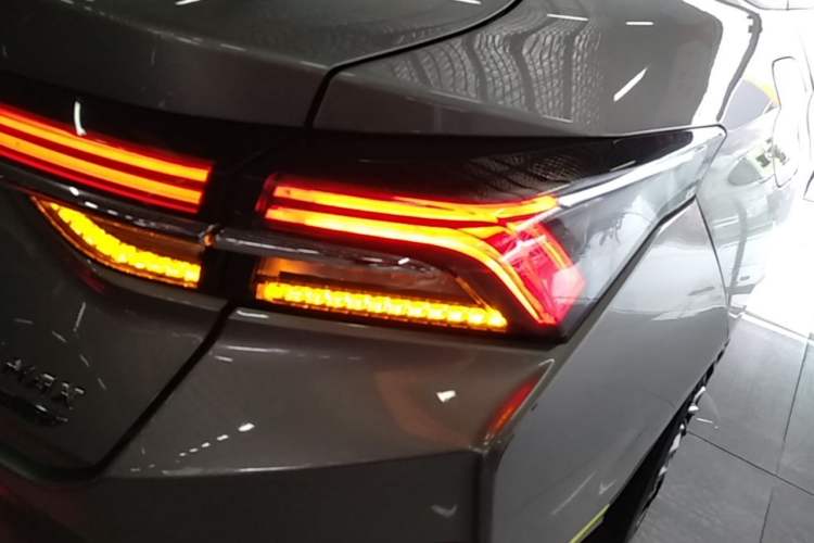 Used Dongfeng Aeolus Yixuan MAX 2021 Super-Efficient Dad Hybrid Edition Right Rear Taillight