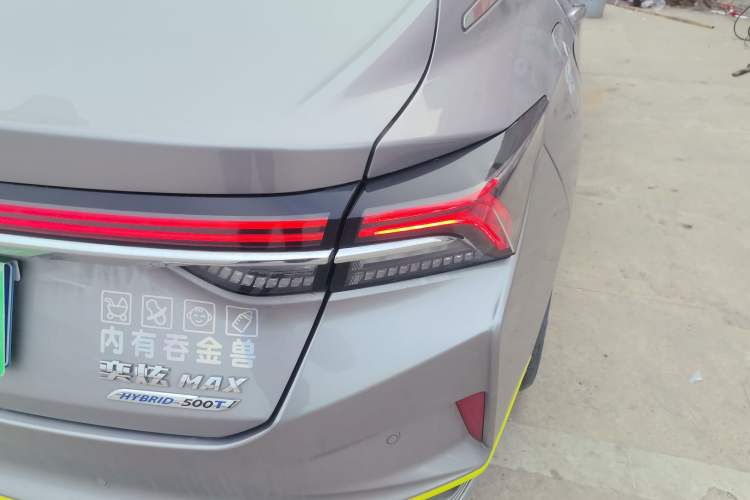 Used Dongfeng Aeolus Yixuan MAX 2021 Super-Efficient Dad Hybrid Edition Right Rear Taillight