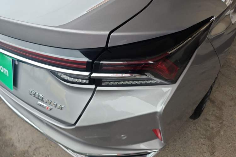 Used Dongfeng Aeolus Yixuan MAX 2021 1.5T Super-Powered Dad Edition Right Rear Taillight