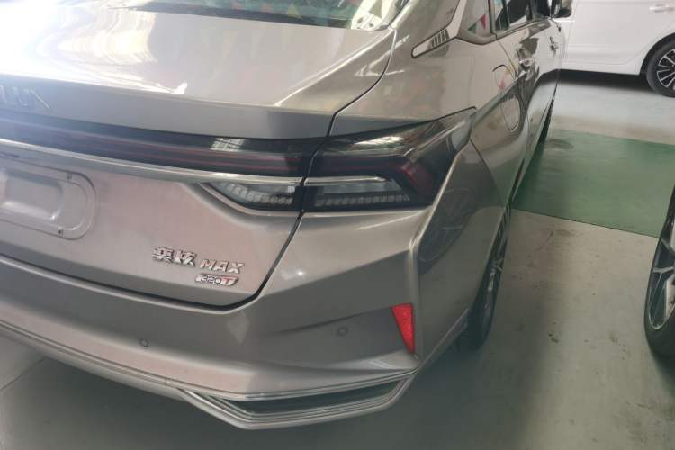Used Dongfeng Aeolus Yixuan MAX 2021 1.5T Ultra-Stylish Trendsetter Edition Right Rear Taillight