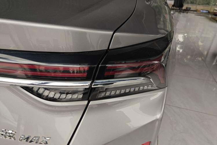 Used Dongfeng Aeolus Yixuan MAX 2021 1.5T Ultra-Stylish Trendsetter Edition Right Rear Taillight
