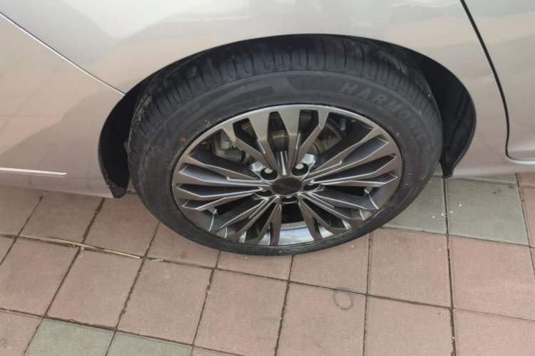 Used Dongfeng Aeolus Yixuan MAX 2021 1.5T Ultra-Stylish Trendsetter Edition Right Rear Wheel Hub