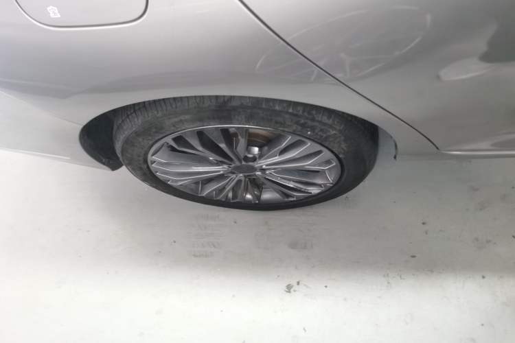 Used Dongfeng Aeolus Yixuan MAX 2021 1.5T Ultra-Stylish Trendsetter Edition Right Rear Wheel Hub