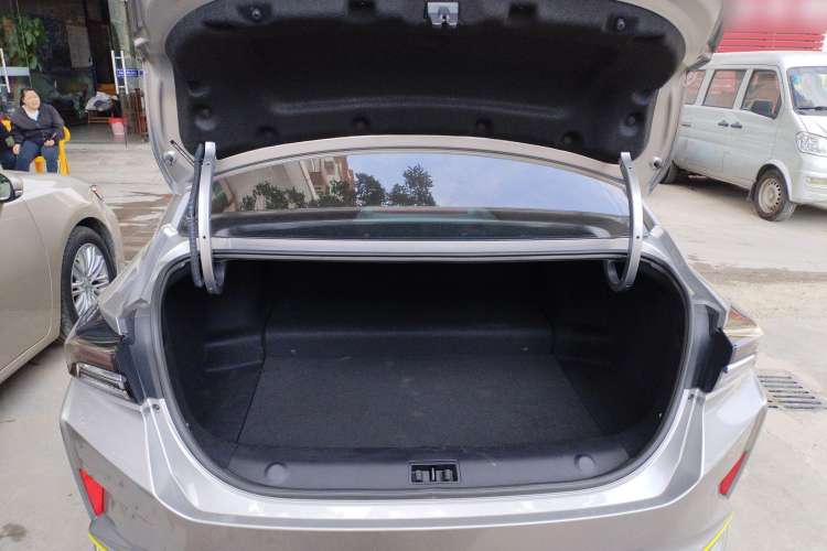 Used Dongfeng Aeolus Yixuan MAX 2021 Super-Efficient Dad Hybrid Edition Trunk