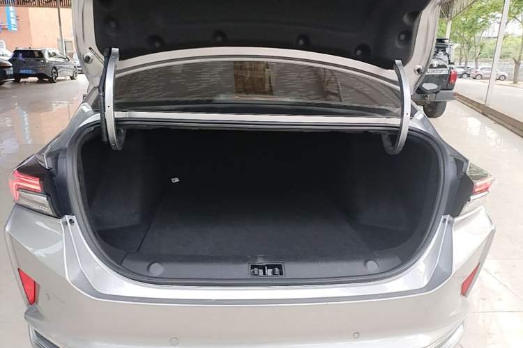 Used Dongfeng Aeolus Yixuan MAX 2021 1.5T Super-Powered Dad Edition Trunk