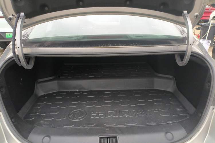 Used Dongfeng Aeolus Yixuan MAX 2021 Super-Efficient Dad Hybrid Edition Trunk
