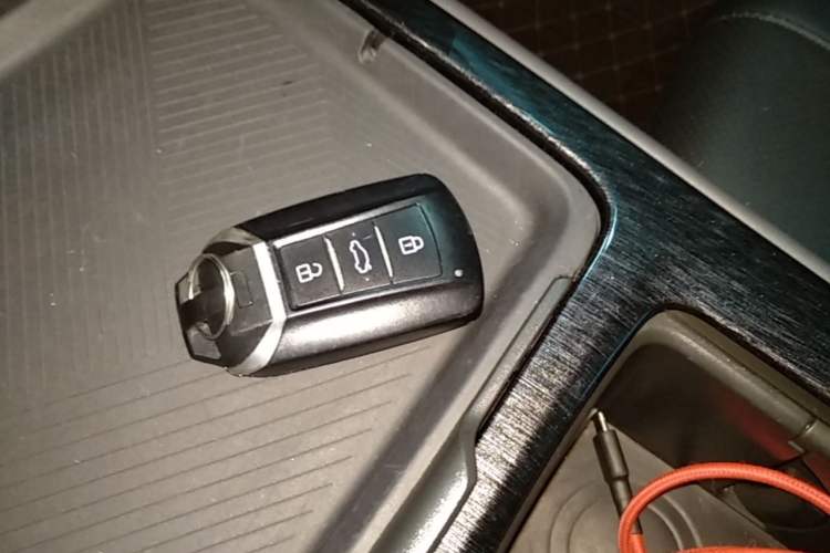 Used Dongfeng Aeolus Yixuan MAX 2021 Super-Efficient Dad Hybrid Edition Vehicle Key