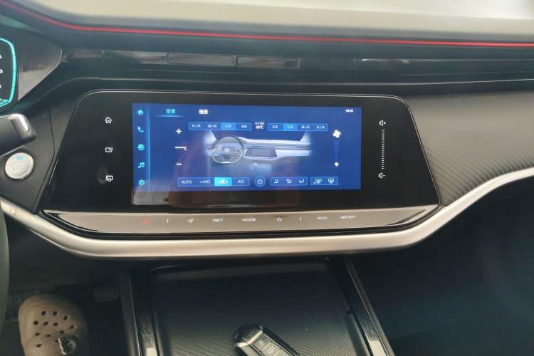 Used Dongfeng Aeolus Yixuan MAX 2021 1.5T Super-Powered Dad Edition Audio And AC Panel