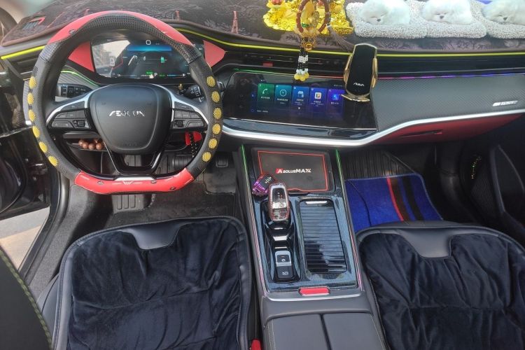 Used Dongfeng Aeolus Yixuan MAX 2021 Super-Efficient Dad Hybrid Edition Center Console
