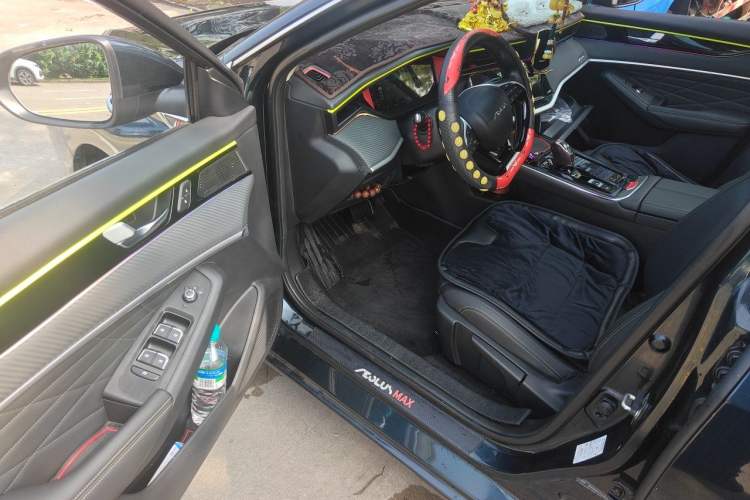 Used Dongfeng Aeolus Yixuan MAX 2021 Super-Efficient Dad Hybrid Edition Driver Seat