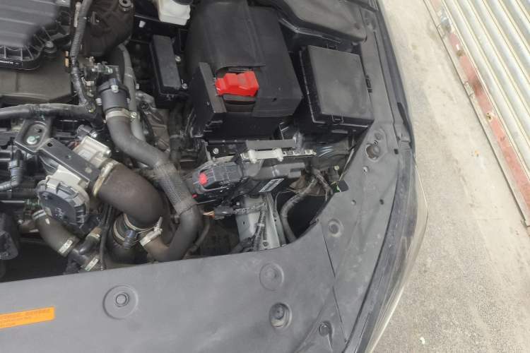 Used Dongfeng Aeolus Yixuan MAX 2021 1.5T Super-Powered Dad Edition Engine Bay Left