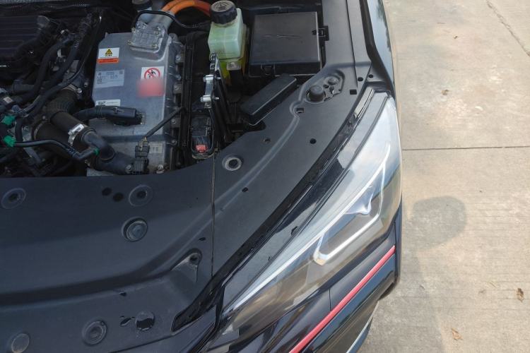 Used Dongfeng Aeolus Yixuan MAX 2021 Super-Efficient Dad Hybrid Edition Engine Bay Left