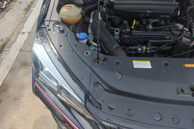 Used Dongfeng Aeolus Yixuan MAX 2021 Super-Efficient Dad Hybrid Edition Engine Bay Right