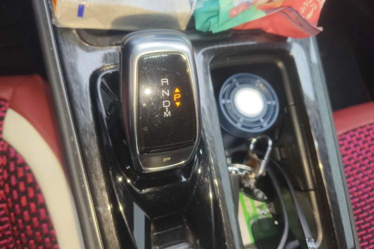 Used Dongfeng Aeolus Yixuan MAX 2021 1.5T Super-Powered Dad Edition Gear Lever