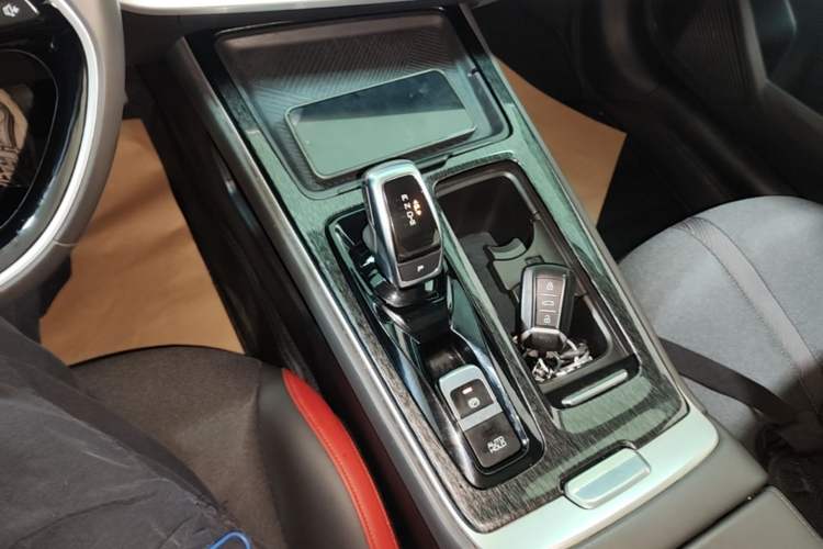 Used Dongfeng Aeolus Yixuan MAX 2021 1.5T Super-Powered Dad Edition Gear Lever