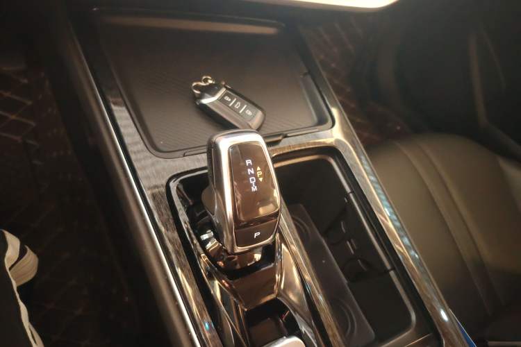 Used Dongfeng Aeolus Yixuan MAX 2021 1.5T Super Cool Dad Edition Gear Lever