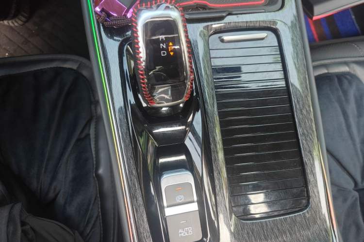Used Dongfeng Aeolus Yixuan MAX 2021 Super-Efficient Dad Hybrid Edition Gear Lever