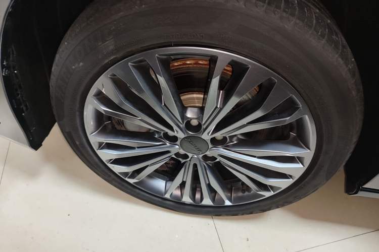 Used Dongfeng Aeolus Yixuan MAX 2021 1.5T Super-Powered Dad Edition Left Front Wheel Hub
