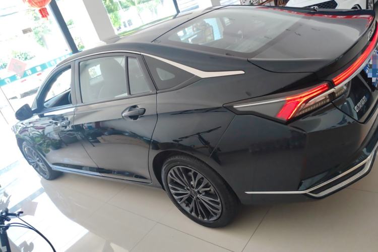 Used Dongfeng Aeolus Yixuan MAX 2021 1.5T Super-Powered Dad Edition Left Side