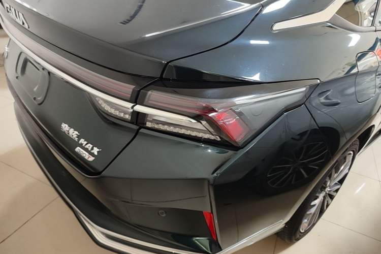 Used Dongfeng Aeolus Yixuan MAX 2021 1.5T Super-Powered Dad Edition Right Rear Taillight