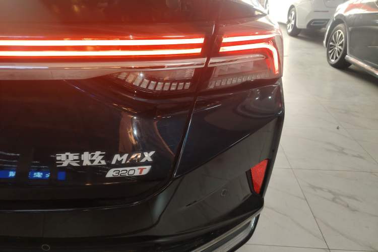 Used Dongfeng Aeolus Yixuan MAX 2021 1.5T Super Cool Dad Edition Right Rear Taillight