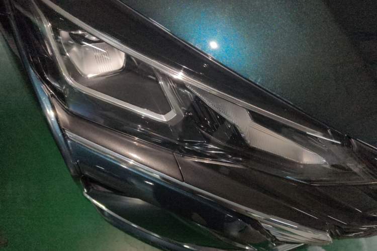 Used Dongfeng Aeolus Yixuan MAX 2021 1.5T Ultra-Stylish Trendsetter Edition Right Front Headlight