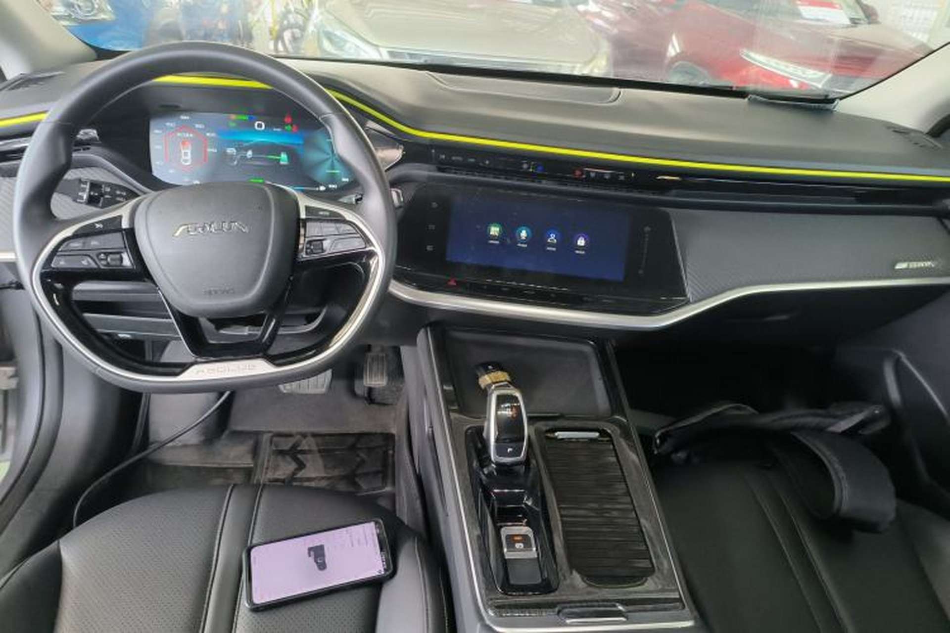 Used Dongfeng Aeolus Yixuan MAX 2021 Super-Efficient Dad Hybrid Edition Center Console