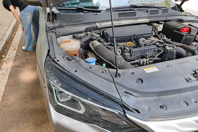 Used Dongfeng Aeolus Yixuan MAX 2021 1.5T Starry Edition Engine Bay Right