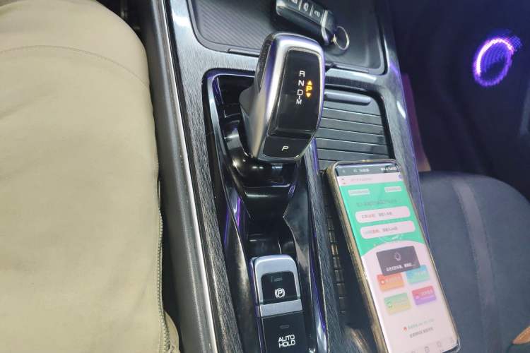 Used Dongfeng Aeolus Yixuan MAX 2021 1.5T Super-Powered Dad Edition Gear Lever