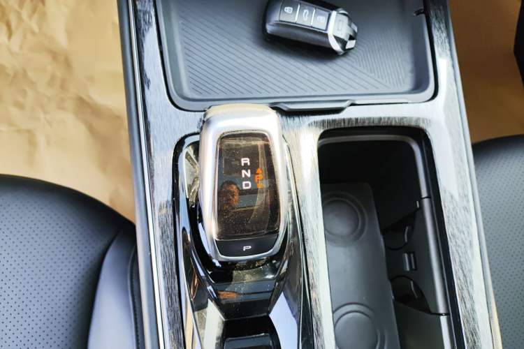 Used Dongfeng Aeolus Yixuan MAX 2021 Super-Efficient Dad Hybrid Edition Gear Lever
