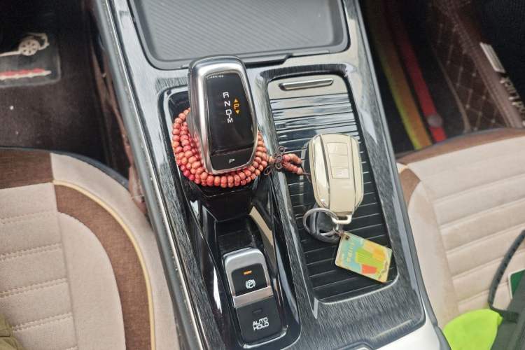 Used Dongfeng Aeolus Yixuan MAX 2021 1.5T Super-Powered Dad Edition Gear Lever