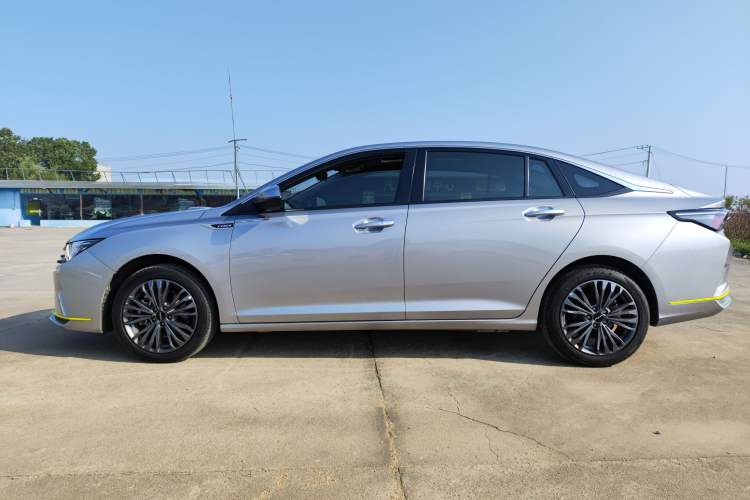 Used Dongfeng Aeolus Yixuan MAX 2021 Super-Efficient Dad Hybrid Edition Left Side