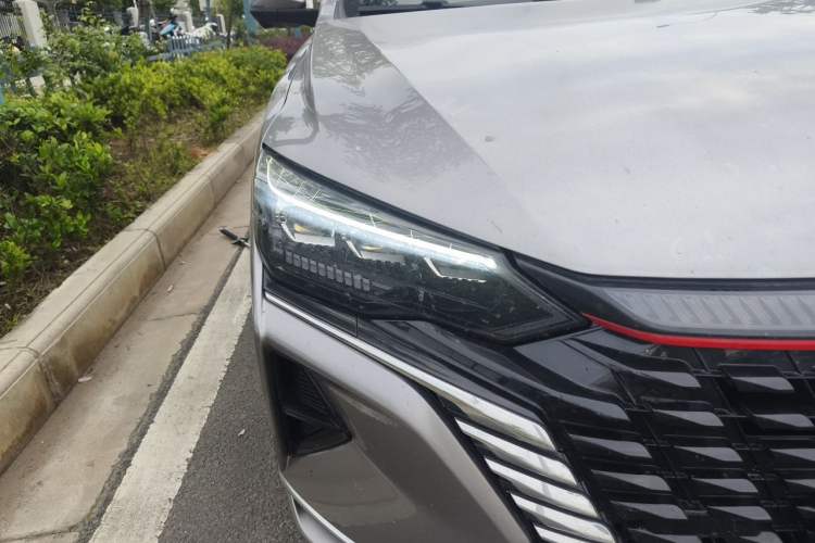 Used Dongfeng Aeolus Yixuan MAX 2021 1.5T Super Cool Dad Edition Right Front Headlight