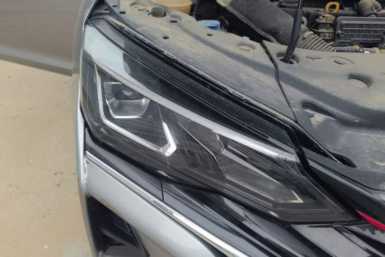 Used Dongfeng Aeolus Yixuan MAX 2021 1.5T Ultra-Stylish Trendsetter Edition Right Front Headlight