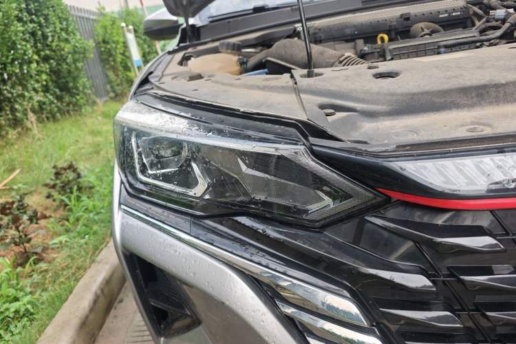 Used Dongfeng Aeolus Yixuan MAX 2021 1.5T Super-Powered Dad Edition Right Front Headlight