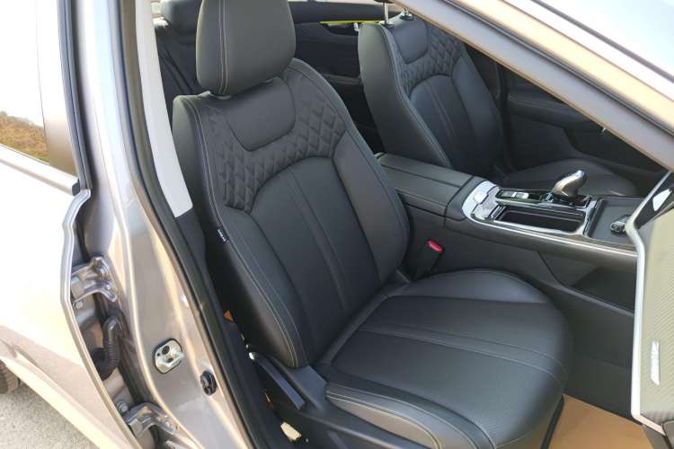 Used Dongfeng Aeolus Yixuan MAX 2021 Super-Efficient Dad Hybrid Edition Right Front Seat