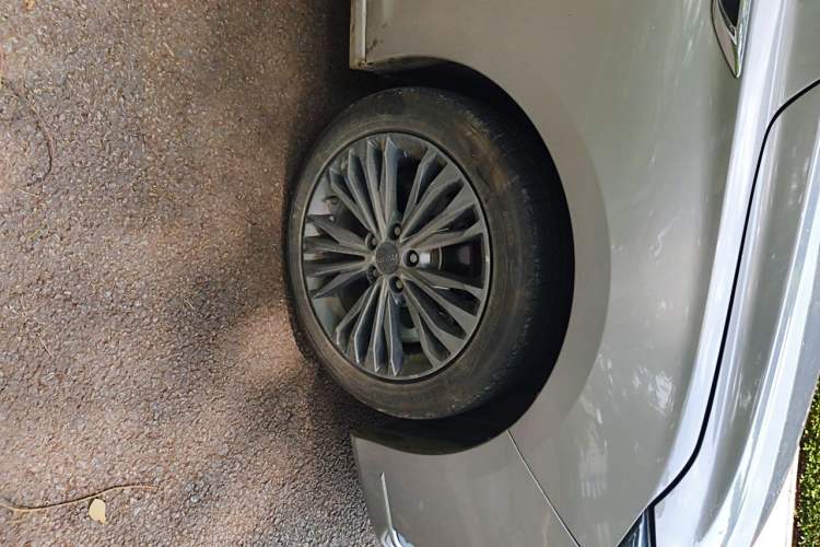 Used Dongfeng Aeolus Yixuan MAX 2021 1.5T Starry Edition Right Front Wheel Hub