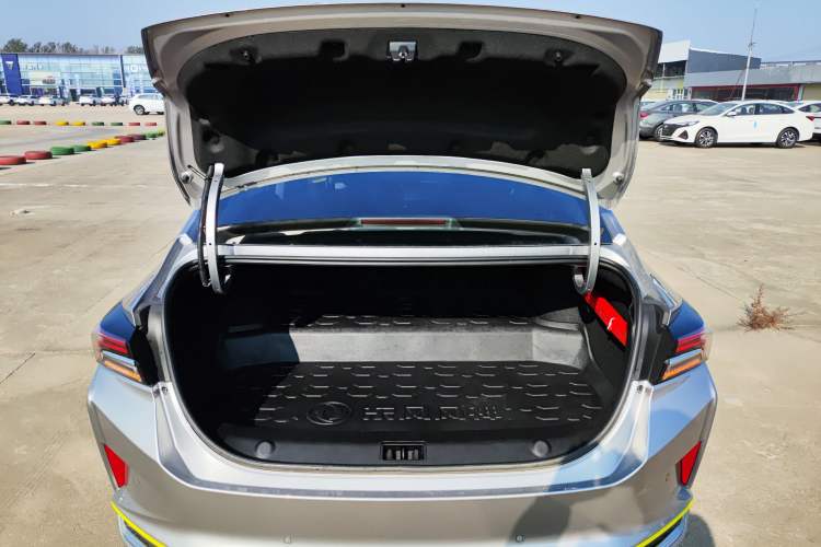Used Dongfeng Aeolus Yixuan MAX 2021 Super-Efficient Dad Hybrid Edition Trunk