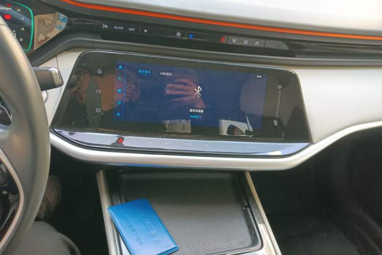Used Dongfeng Aeolus Yixuan MAX 2021 1.5T Super-Powered Dad Edition Audio And AC Panel