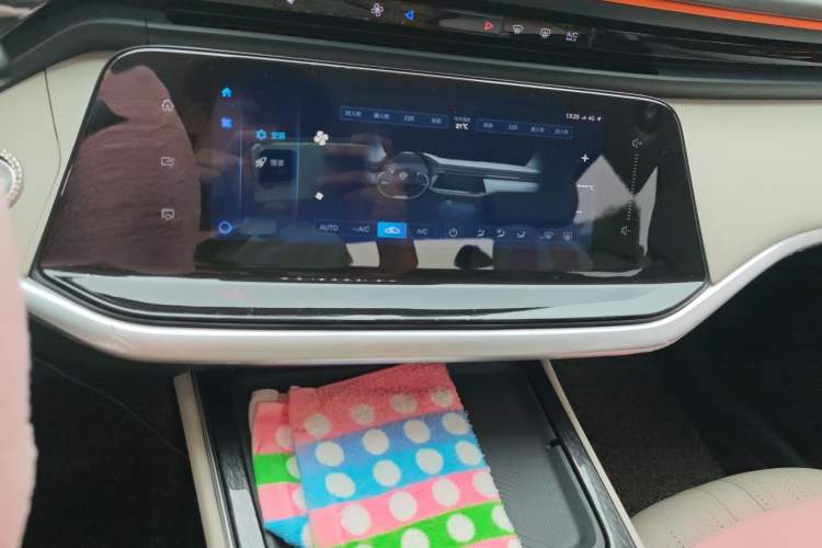 Used Dongfeng Aeolus Yixuan MAX 2021 1.5T Super Cool Trendy Dad Edition Audio And AC Panel