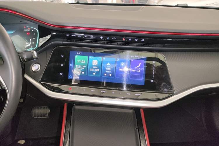 Used Dongfeng Aeolus Yixuan MAX 2021 1.5T Ultra-Stylish Trendsetter Edition Audio And AC Panel