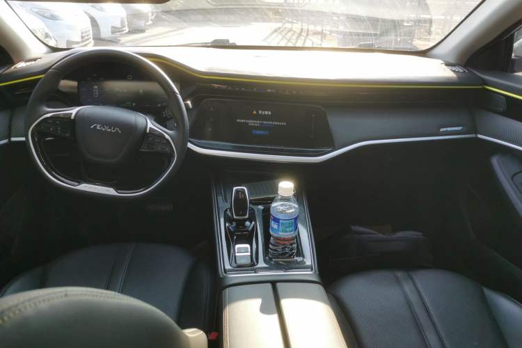 Used Dongfeng Aeolus Yixuan MAX 2021 Super-Efficient Dad Hybrid Edition Center Console